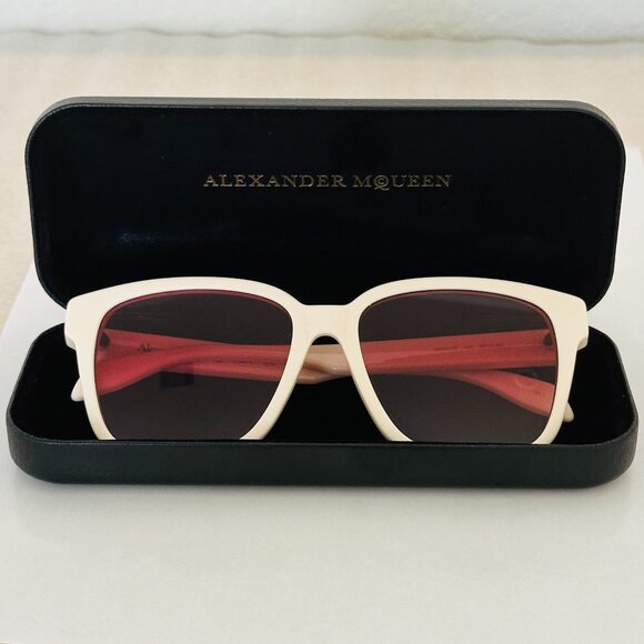 π― Authentic ποΈ Alexander McQueen 56MM D-Frame Square Sunglasses, White Color - Picture 12 of 12